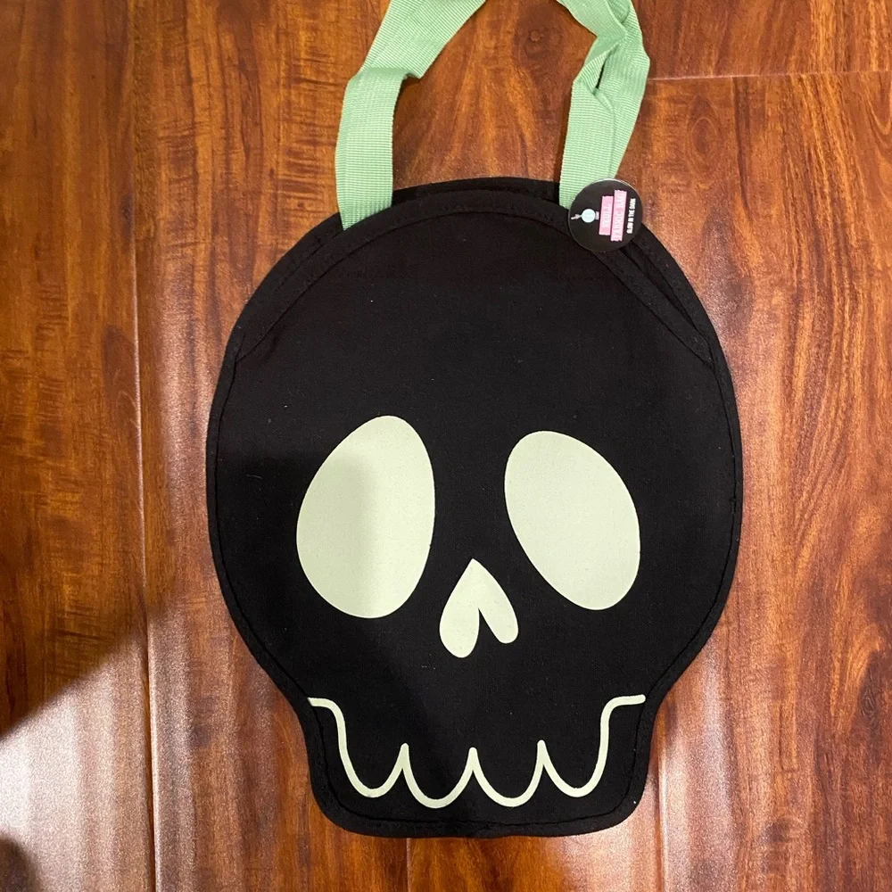 NWT Target Bullseye Playground Halloween Trick Or Treat Bag Skull set of 2